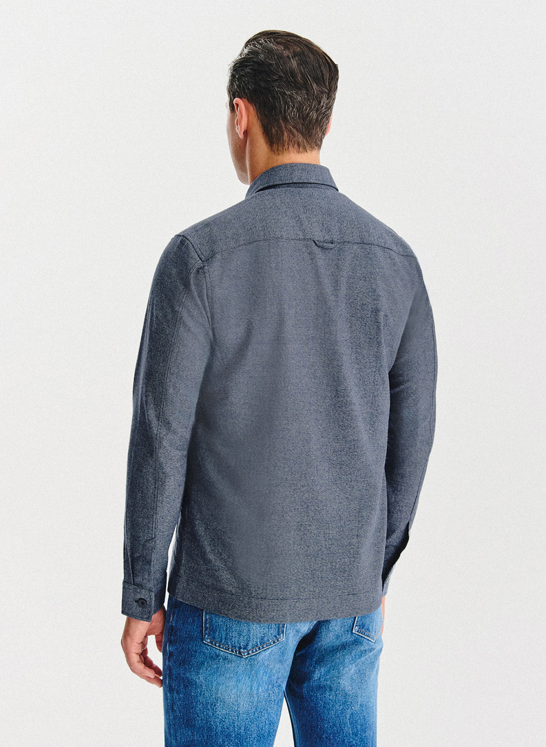 Tamsiai mėlyni viršutiniai marškiniai