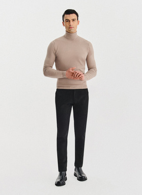 Smėlinis vyriškas golfas be raštų