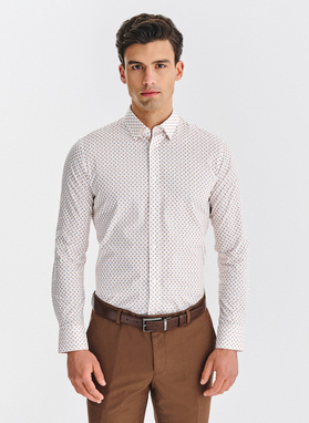 Balti marškiniai su gėlių raštu