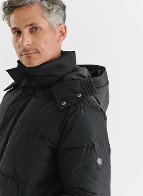 Juoda žieminė vyriška striukė