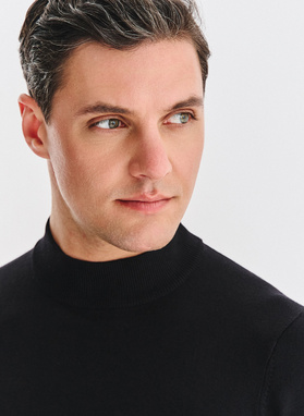 Juodos spalvos vyriškas pusgolfis