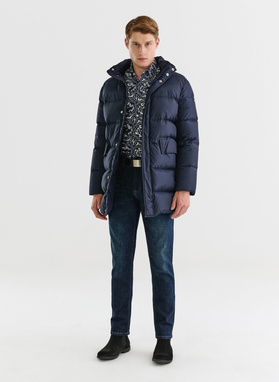 Tamsiai mėlyna ilga dygsniuota striukė