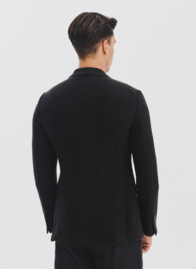 Juodas trikotažinis švarkas