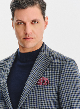 Tamsiai mėlynas švarkas smulkiais langeliais