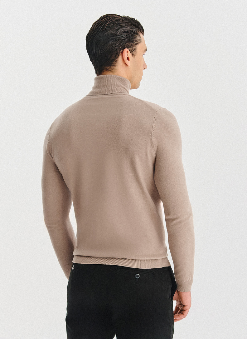 Smėlinis vyriškas golfas be raštų