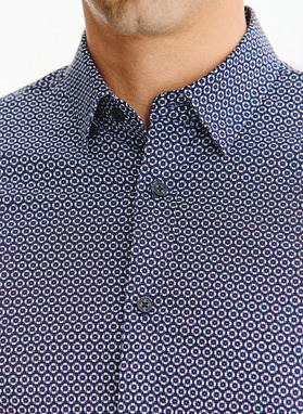 Tamsiai mėlyni gėlėti marškiniai