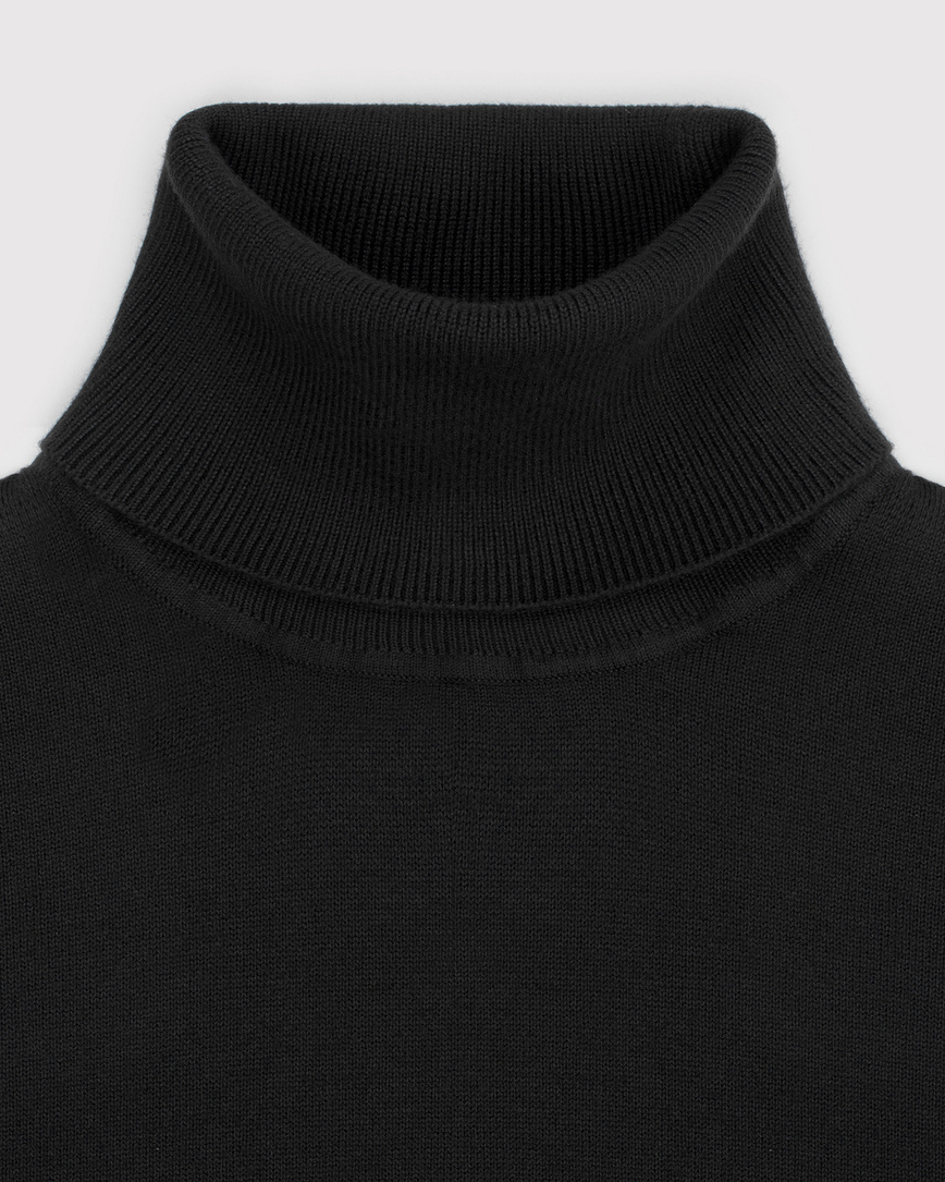 Juodos spalvos vyriškas golfas