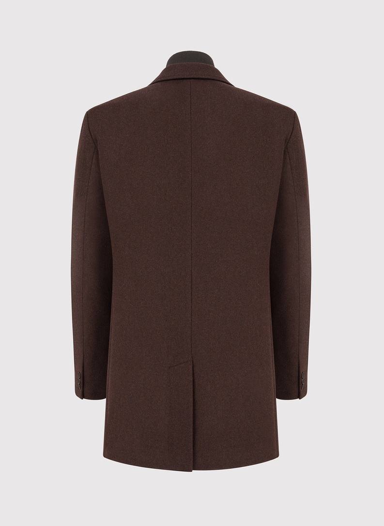 Rudas vyriškas lietpaltis su nusegama apykakle