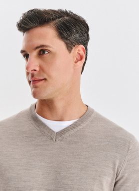 Smėlinės spalvos vilnonis megztinis