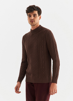 Bronzos spalvos pusgolfis pynutės raštu