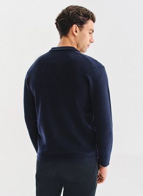 Tamsiai mėlynos spalvos sagstomas kardiganas