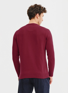 Raudonas vyriškas megztinis V apykakle