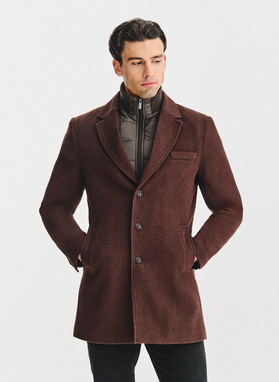 Rudas vyriškas lietpaltis su nusegama apykakle