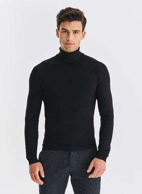 Juodos spalvos vyriškas golfas