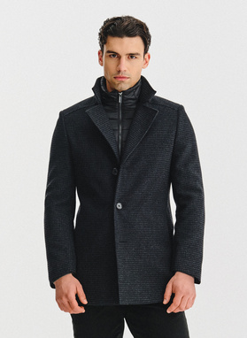 Tamsiai pilkas lietpaltis skalikų dantų raštu