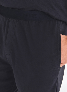 Juoda vyriška pižama su medvilne