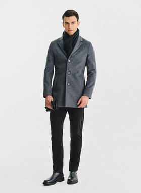 Pilkas lietpaltis su vilna