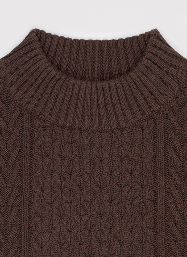 Bronzos spalvos pusgolfis pynutės raštu