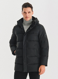 Juoda pūkinė vyriška striukė