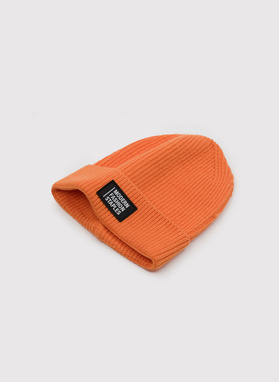 Oranžinės spalvos kepurė