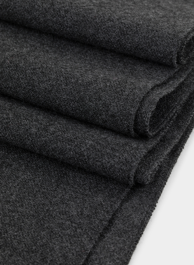 Tamsiai pilkas šalikas su viskoze