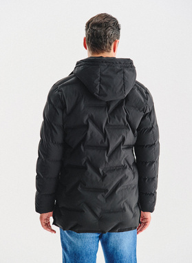 Juoda žieminė vyriška striukė