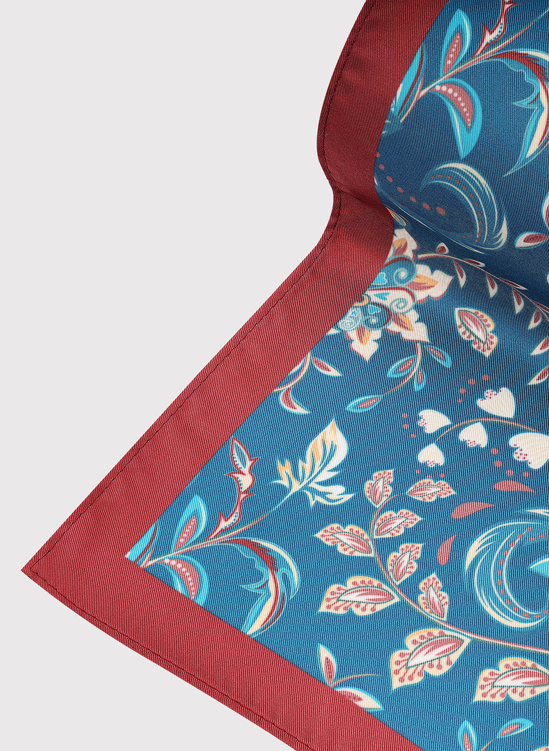 Mėlyna kišeninė nosinaitė gėlių raštu