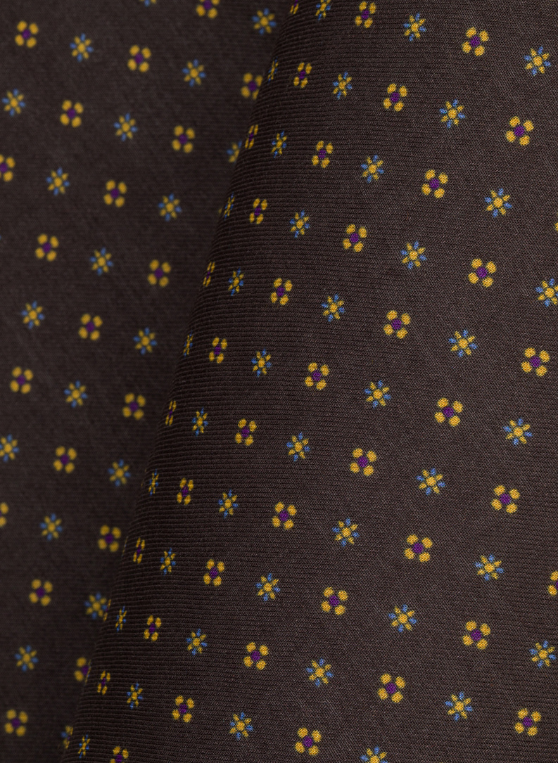 Ruda kišeninė nosinaitė mikroraštu