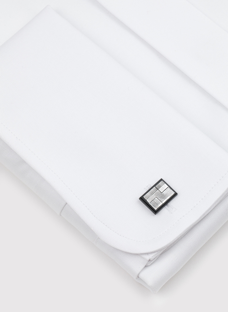 Balti vyriški marškiniai, sagstomi sąsagomis