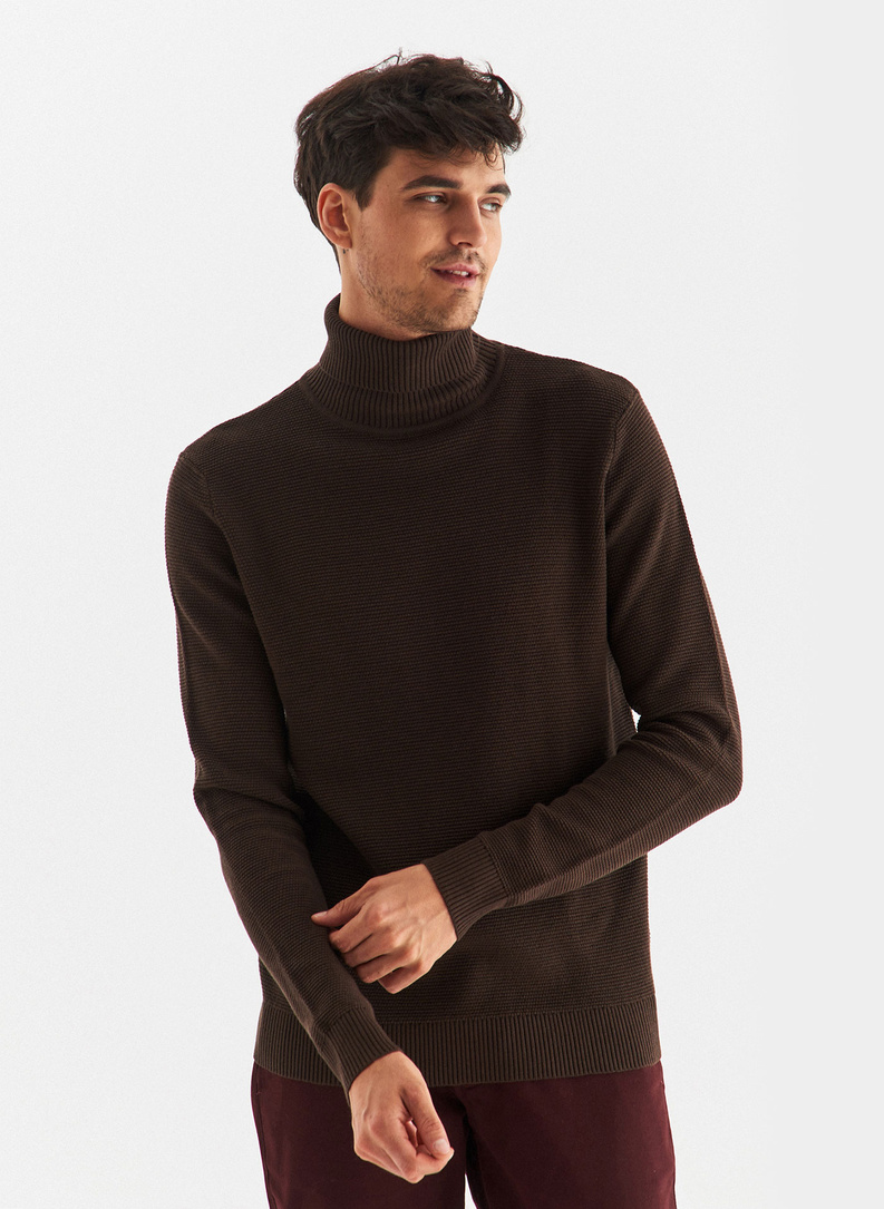 Bronzos spalvos megztinis su golfu