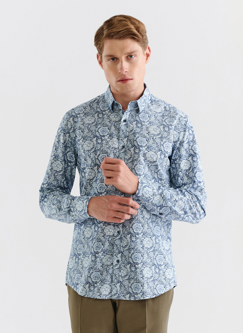 Marškiniai gėlių raštu tamsiai mėlyname fone