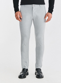 Pilkos vyriškos kelnės