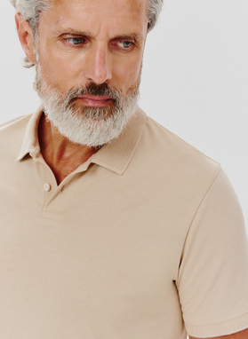 Smėlio spalvos medvilniniai polo T marškinėliai be raštų