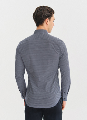 Tamsiai mėlyni gėlėti marškiniai