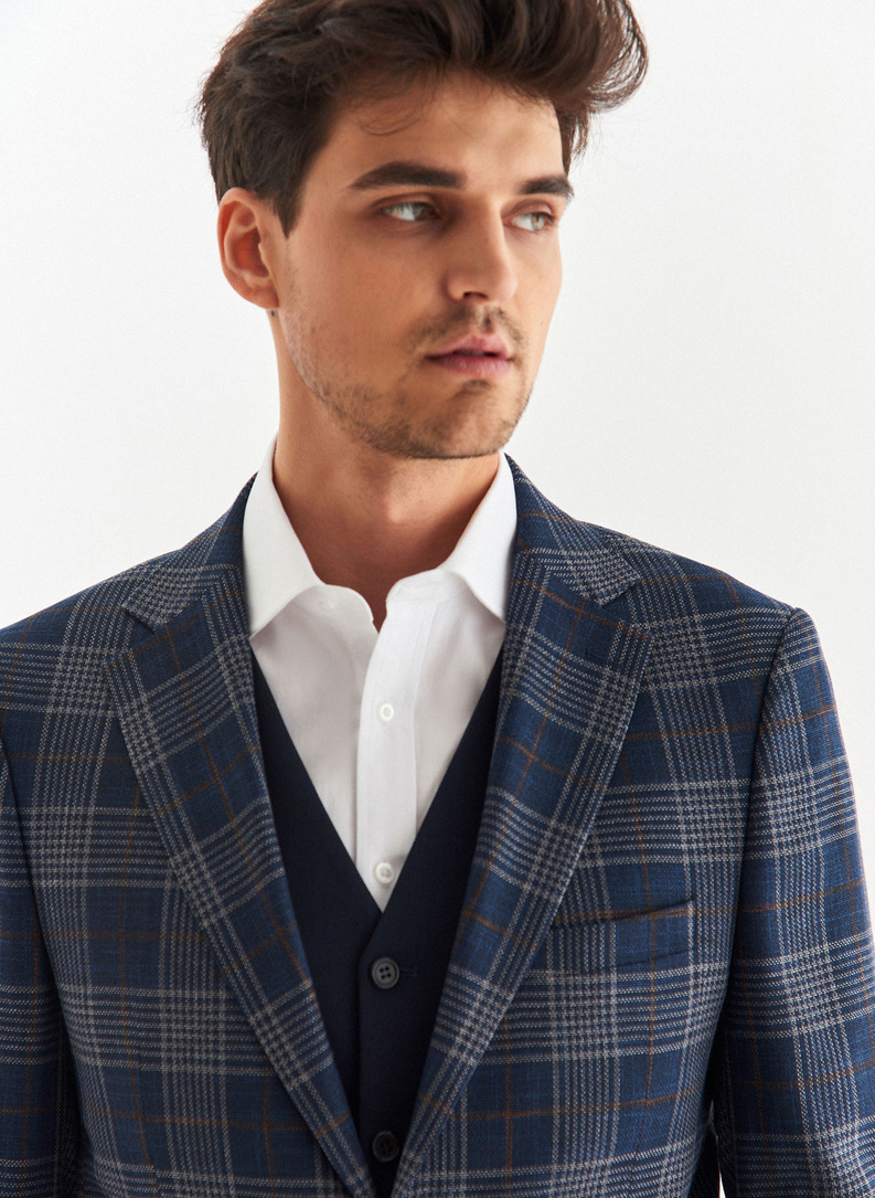 Tamsiai mėlynas languotas vyriškas laisvalaikio švarkas