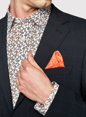 Oranžinė kišeninė nosinaitė gėlytėmis