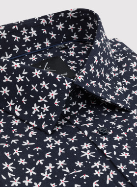 Tamsiai mėlyni vyriški marškiniai gėlytėmis