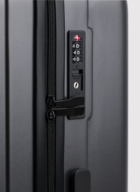 Didelis tamsiai pilkas lagaminas su grioveliais