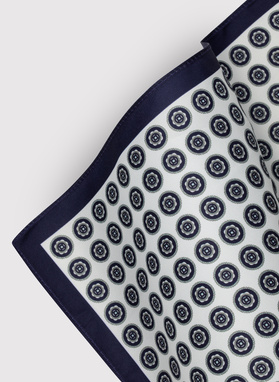 Balta vyriška kišeninė nosinaitė geometriniu raštu