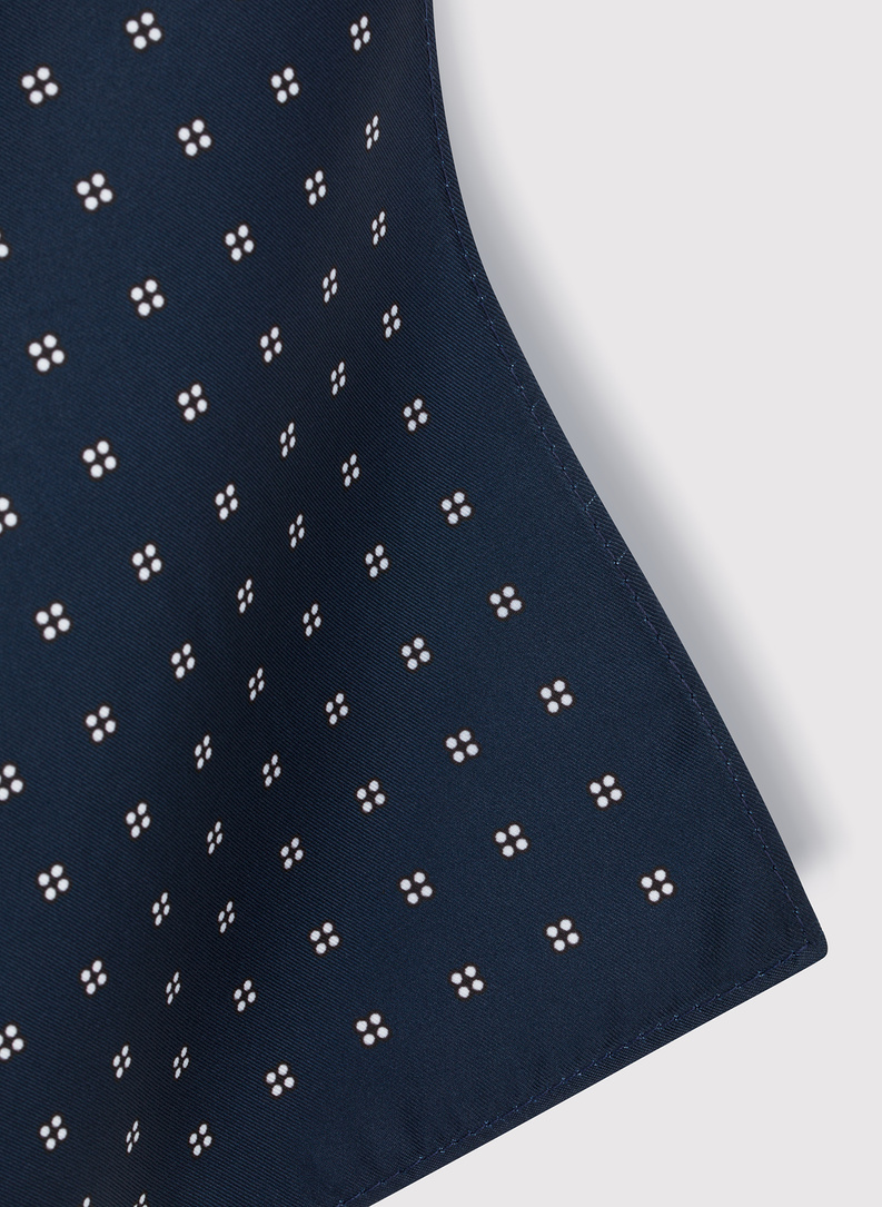 Tamsiai mėlyna vyriška kišeninė nosinaitė baltu smulkiu raštu