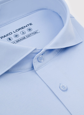 Šviesiai mėlyni trikotažiniai marškiniai