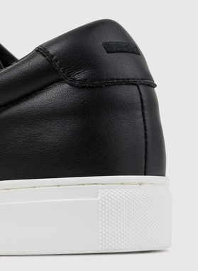 Juodi vyriški sportbačiai