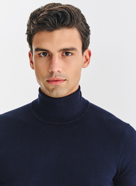 Tamsiai mėlynos spalvos vyriškas golfas