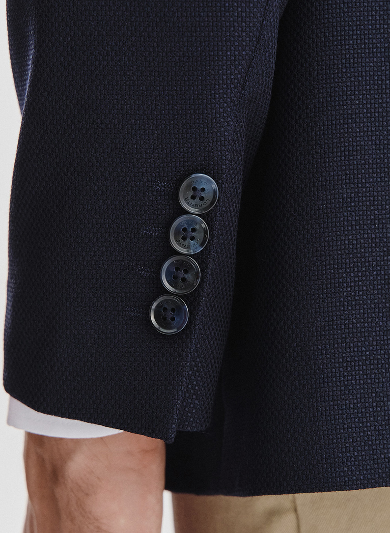 Tamsiai mėlynos spalvos vilnonis švarkas