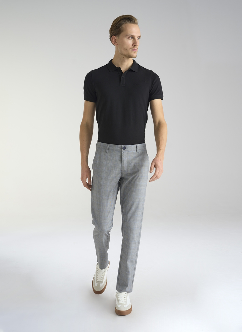 Juodos spalvos polo T marškinėliai be raštų