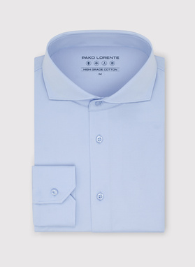 Šviesiai mėlyni trikotažiniai marškiniai