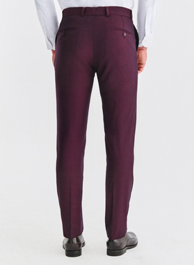 Tamsiai raudonas vyriškas kostiumas