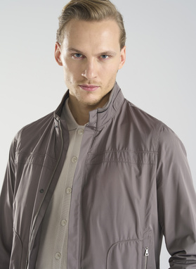 Šviesiai bronzinė trumpa vyriška striukė