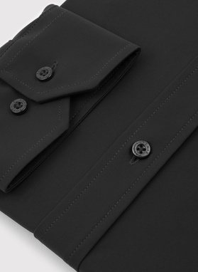 Juodi vyriški marškiniai