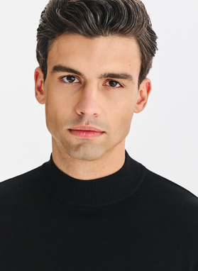 Juodas vyriškas pusgolfis